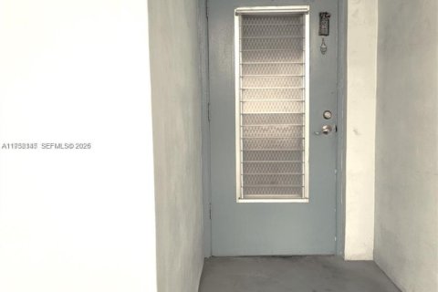 Condominio en venta en Hollywood, Florida, 1 dormitorio, 65.96 m2 № 2020666 - foto 2