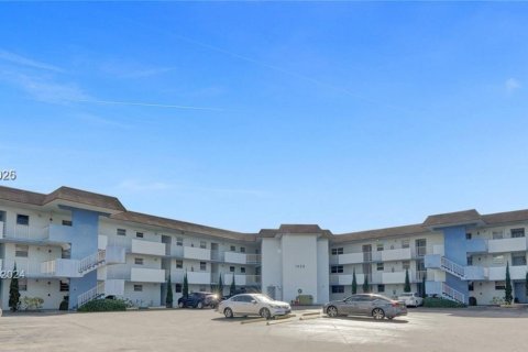 Condominio en Hollywood, Florida, 1 dormitorio  № 2020666