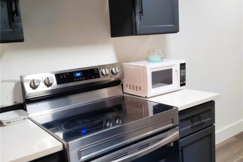 Condominio en venta en Hollywood, Florida, 1 dormitorio, 65.96 m2 № 2020666 - foto 9