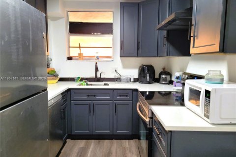 Condominio en venta en Hollywood, Florida, 1 dormitorio, 65.96 m2 № 2020666 - foto 7