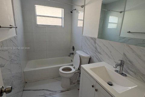 House in North Lauderdale, Florida 4 bedrooms, 137.5 sq.m. № 2086825 - photo 5