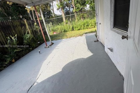 House in North Lauderdale, Florida 4 bedrooms, 137.5 sq.m. № 2086825 - photo 13