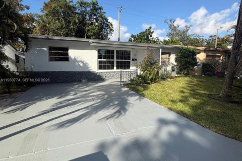 House in North Lauderdale, Florida 4 bedrooms, 137.5 sq.m. № 2086825 - photo 2