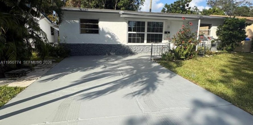 House in North Lauderdale, Florida 4 bedrooms, 137.5 sq.m. № 2086825