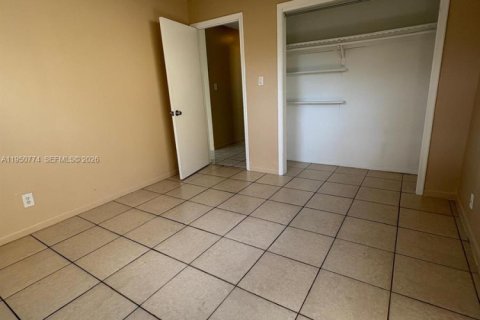 House in North Lauderdale, Florida 4 bedrooms, 137.5 sq.m. № 2086825 - photo 8