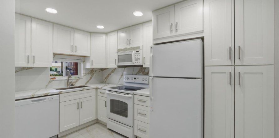 Condominio en Pembroke Pines, Florida, 1 dormitorio № 2175494