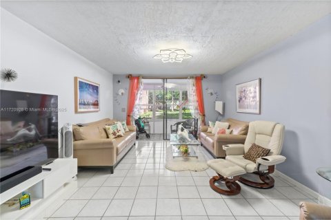 Copropriété à vendre à Lauderdale Lakes, Floride: 2 chambres, 93.83 m2 № 1863129 - photo 26