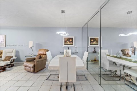 Copropriété à vendre à Lauderdale Lakes, Floride: 2 chambres, 93.83 m2 № 1863129 - photo 28