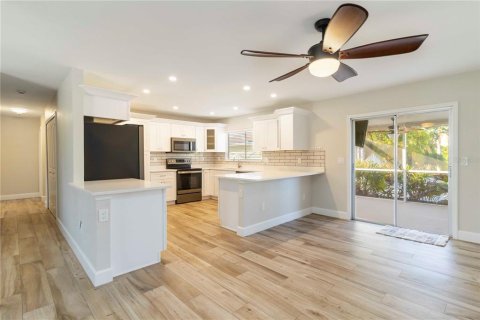 House in North Port, Florida 3 bedrooms, 122.63 sq.m. № 1837831 - photo 11