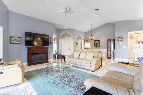 House in North Fort Myers, Florida 2 bedrooms, 155.24 sq.m. № 1778896 - photo 8