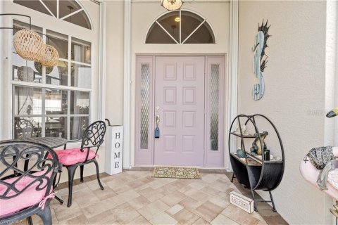 House in North Fort Myers, Florida 2 bedrooms, 155.24 sq.m. № 1778896 - photo 4