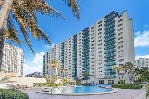 Copropriété à vendre à Hollywood, Floride: 2 chambres, 125.05 m2 № 2189455 - photo 18