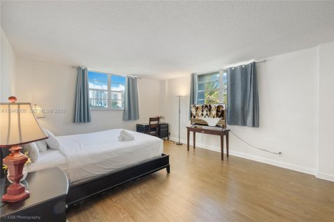 Copropriété à vendre à Hollywood, Floride: 2 chambres, 125.05 m2 № 2189455 - photo 11