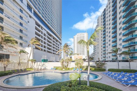 Copropriété à vendre à Hollywood, Floride: 2 chambres, 125.05 m2 № 2189455 - photo 16