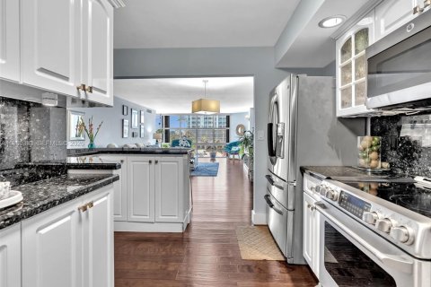 Купить кондоминиум в Майами-Бич, Флорида 2 спальни, 167.69м2, № 2023881 - фото 10