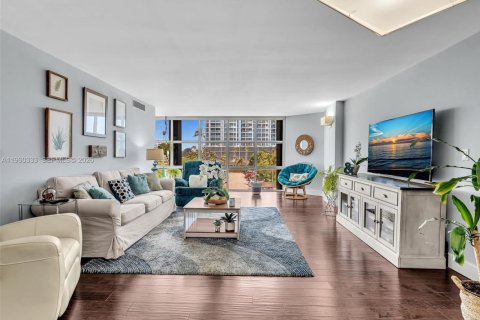 Кондоминиум с 2 спальнями в Майами-Бич, Флорида № 2023881