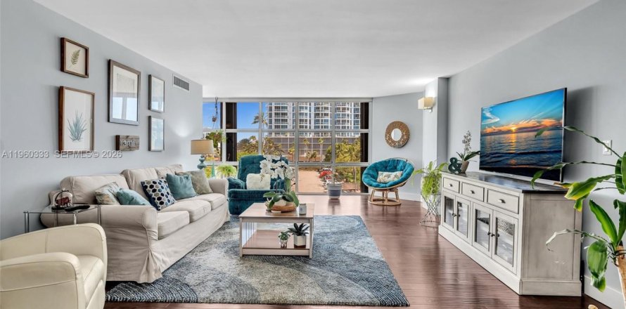 Кондоминиум с 2 спальнями в Майами-Бич, Флорида № 2023881