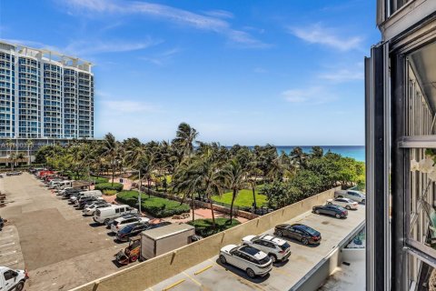 Купить кондоминиум в Майами-Бич, Флорида 2 спальни, 167.69м2, № 2023881 - фото 30