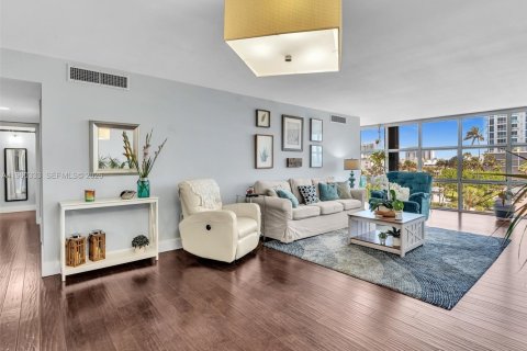 Купить кондоминиум в Майами-Бич, Флорида 2 спальни, 167.69м2, № 2023881 - фото 13