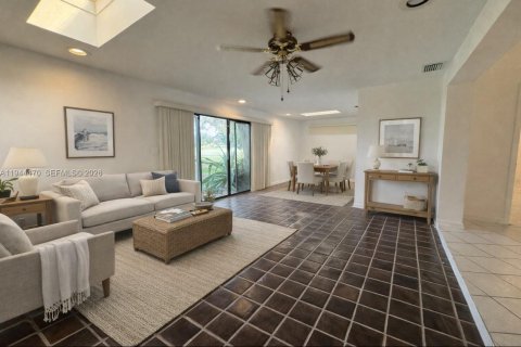 Condominio en alquiler en Hollywood, Florida, 3 dormitorios, 187.66 m2 № 2001049 - foto 2