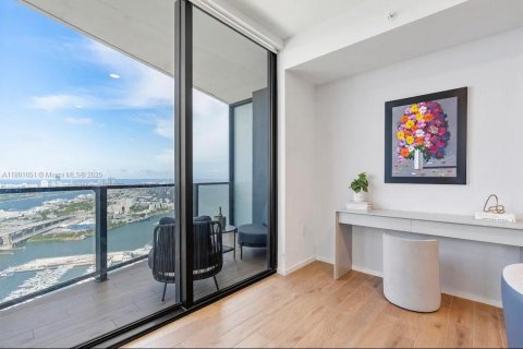 Condominio en alquiler en Miami, Florida, 2 dormitorios, 111.67 m2 № 1748415 - foto 1