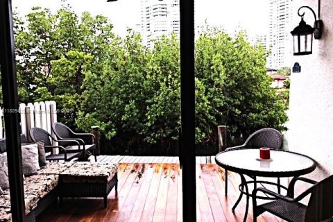 Townhouse in Sunny Isles Beach, Florida 3 bedrooms, 210.42 sq.m. № 1872622 - photo 9