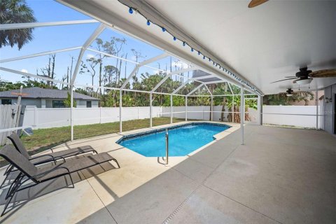 House in Port Charlotte, Florida 3 bedrooms, 135.54 sq.m. № 1808335 - photo 12