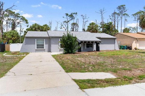 House in Port Charlotte, Florida 3 bedrooms, 135.54 sq.m. № 1808335 - photo 7