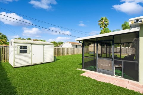 House in Cutler Bay, Florida 3 bedrooms, 145.39 sq.m. № 1779723 - photo 23