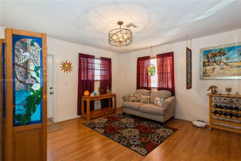 House in Cutler Bay, Florida 3 bedrooms, 145.39 sq.m. № 1779723 - photo 8