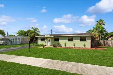 House in Cutler Bay, Florida 3 bedrooms, 145.39 sq.m. № 1779723 - photo 3