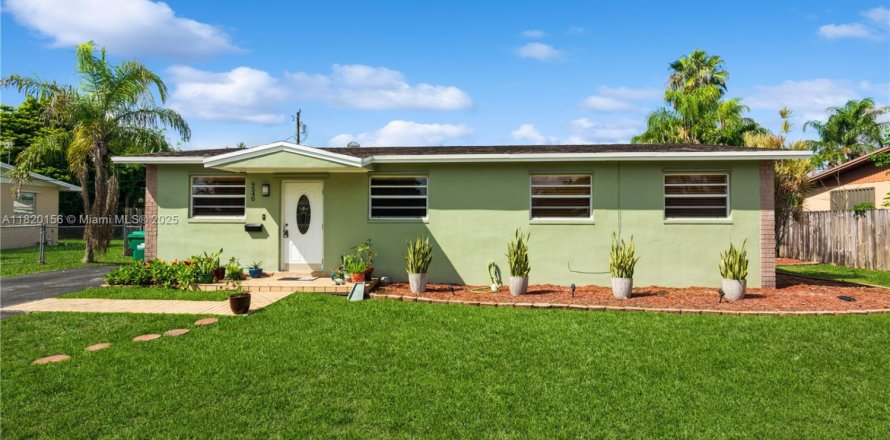 House in Cutler Bay, Florida 3 bedrooms, 145.39 sq.m. № 1779723