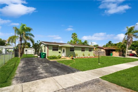 House in Cutler Bay, Florida 3 bedrooms, 145.39 sq.m. № 1779723 - photo 6