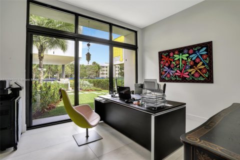 Купить виллу или дом в Уэстон, Флорида 5 спален, 498.7м2, № 1954242 - фото 16