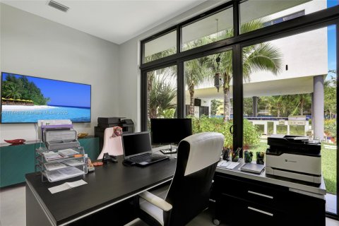 Купить виллу или дом в Уэстон, Флорида 5 спален, 498.7м2, № 1954242 - фото 15