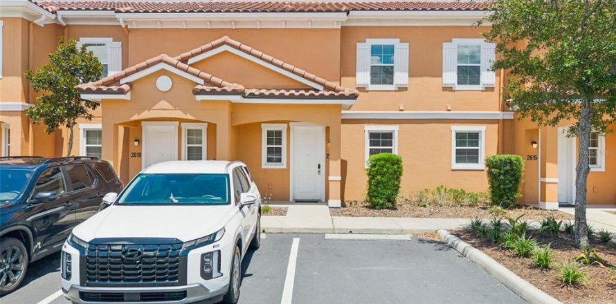Adosado en Kissimmee, Florida 2 dormitorios, 125.42 m2 № 2217895