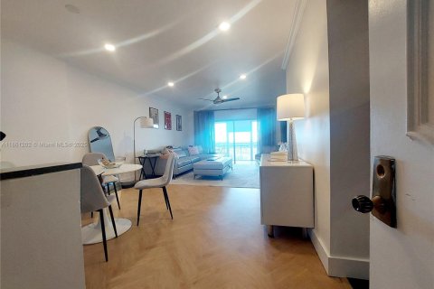 Купить кондоминиум в Холливуд, Флорида 1 спальня, 78.41м2, № 1891422 - фото 3