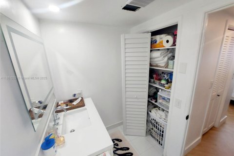 Купить кондоминиум в Холливуд, Флорида 1 спальня, 78.41м2, № 1891422 - фото 30