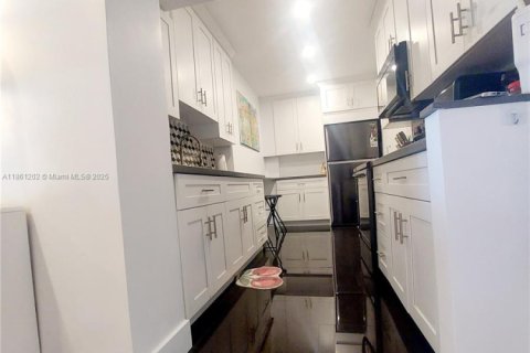 Купить кондоминиум в Холливуд, Флорида 1 спальня, 78.41м2, № 1891422 - фото 29