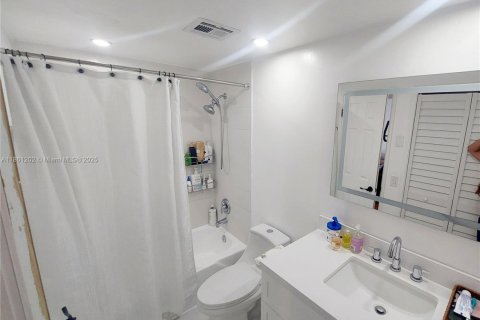 Купить кондоминиум в Холливуд, Флорида 1 спальня, 78.41м2, № 1891422 - фото 24