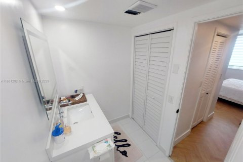 Купить кондоминиум в Холливуд, Флорида 1 спальня, 78.41м2, № 1891422 - фото 22