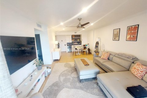 Купить кондоминиум в Холливуд, Флорида 1 спальня, 78.41м2, № 1891422 - фото 11