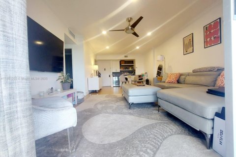 Кондоминиум с 1 спальней в Холливуд, Флорида № 1891422