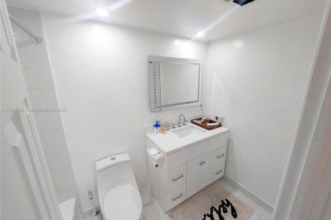 Купить кондоминиум в Холливуд, Флорида 1 спальня, 78.41м2, № 1891422 - фото 27