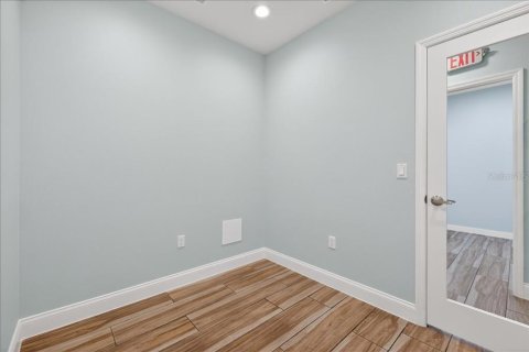 Immobilier commercial à louer à Palm Coast, Floride: 146.6 m2 № 2142413 - photo 4