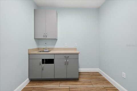 Immobilier commercial à louer à Palm Coast, Floride: 146.6 m2 № 2142413 - photo 10