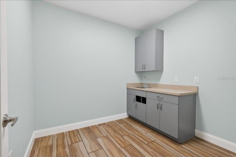 Immobilier commercial à louer à Palm Coast, Floride: 146.6 m2 № 2142413 - photo 9
