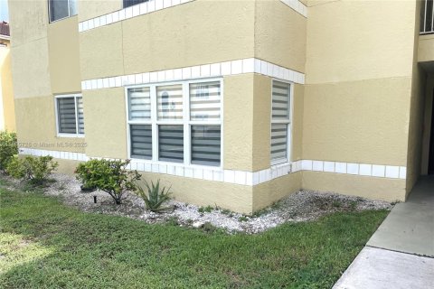 Condominio en venta en Sunrise, Florida, 2 dormitorios, 98.94 m2 № 1880319 - foto 2