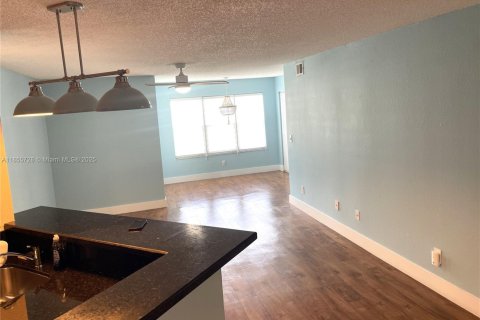 Condominio en venta en Sunrise, Florida, 2 dormitorios, 98.94 m2 № 1880319 - foto 8