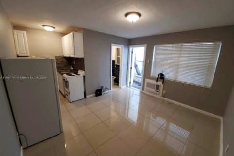 Commercial property in Hollywood, Florida 188.41 sq.m. № 1895604 - photo 19